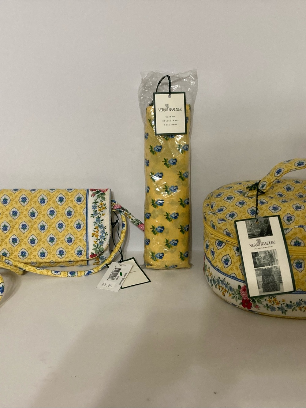 Vera Bradley Yellow Floral Quilted Travel Cosmetic Bag. Item# TSjc1 - Picture 8 of 8